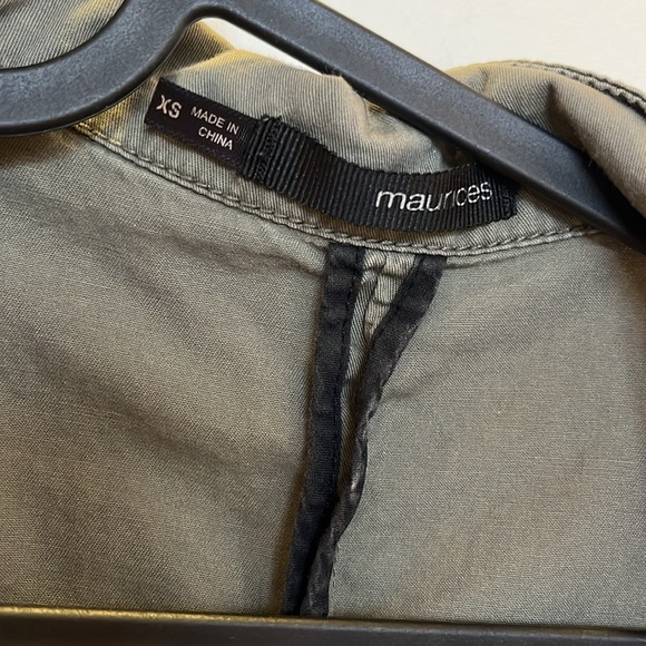 🎉FREE w/ purchase🎉Lightweight jacket - Picture 2 of 8